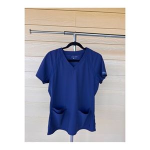 MEDCOUTURE Scrub Top